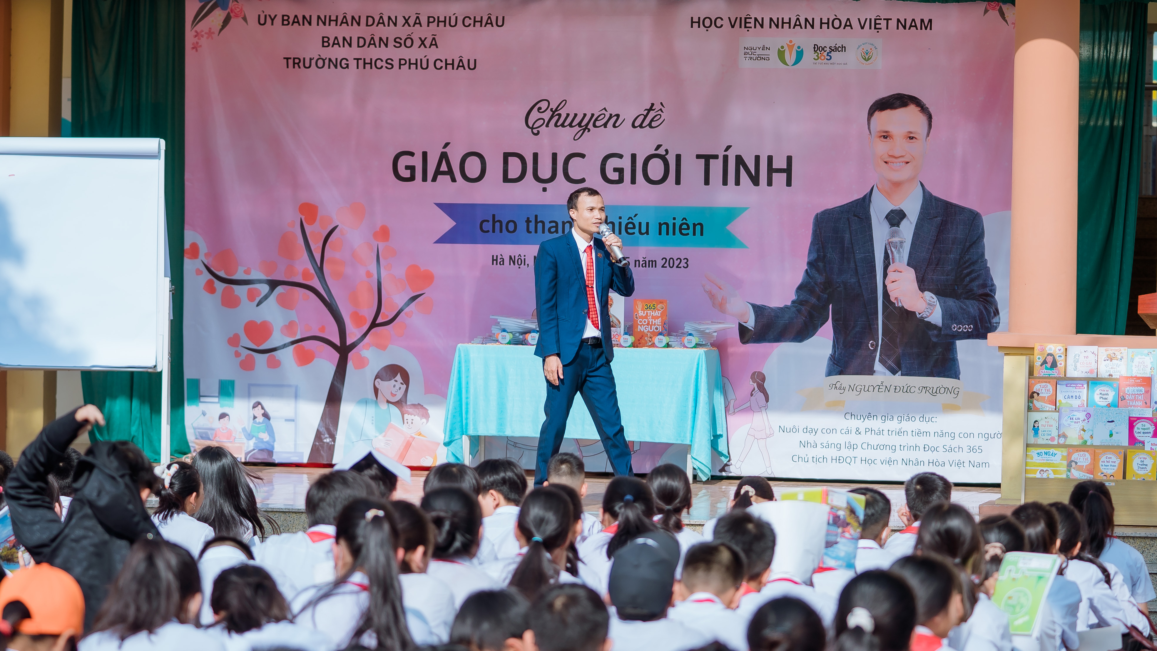 CÙNG GẦN 1000 HỌC SINH GỠ RỐI TÂM SINH LÝ TUỔI HỌC TRÒ CÙNG GẦN 1000 HỌC SINH GỠ RỐI TÂM SINH LÝ TUỔI HỌC TRÒ